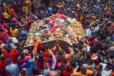 काठमाण्डौंको मातातिर्थमा दर्शानार्थीको भिड (फोटो फिचर)